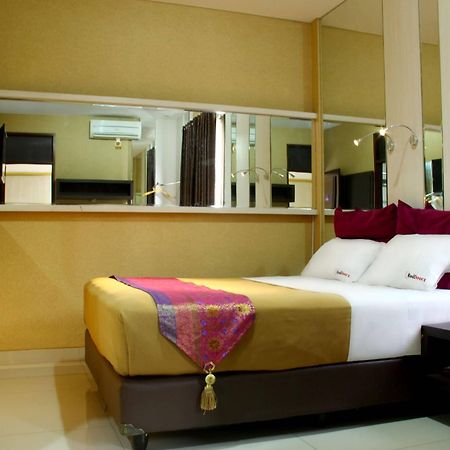 Reddoorz Plus @ Natuna Bandung Exteriör bild
