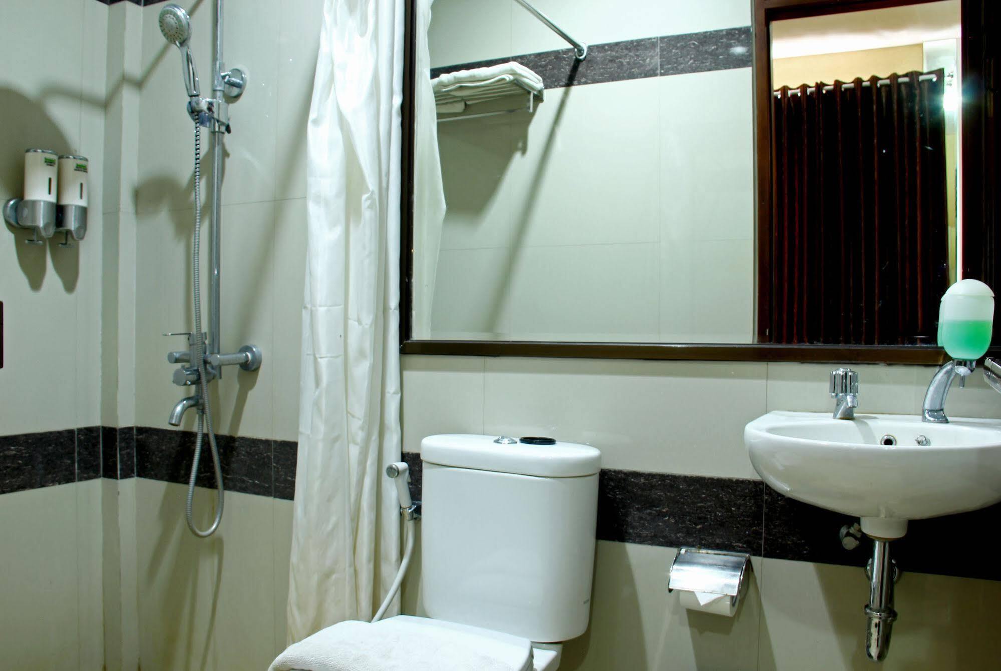 Reddoorz Plus @ Natuna Bandung Exteriör bild