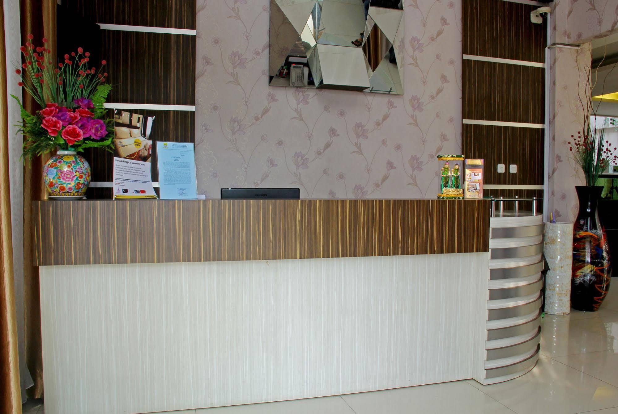 Reddoorz Plus @ Natuna Bandung Exteriör bild