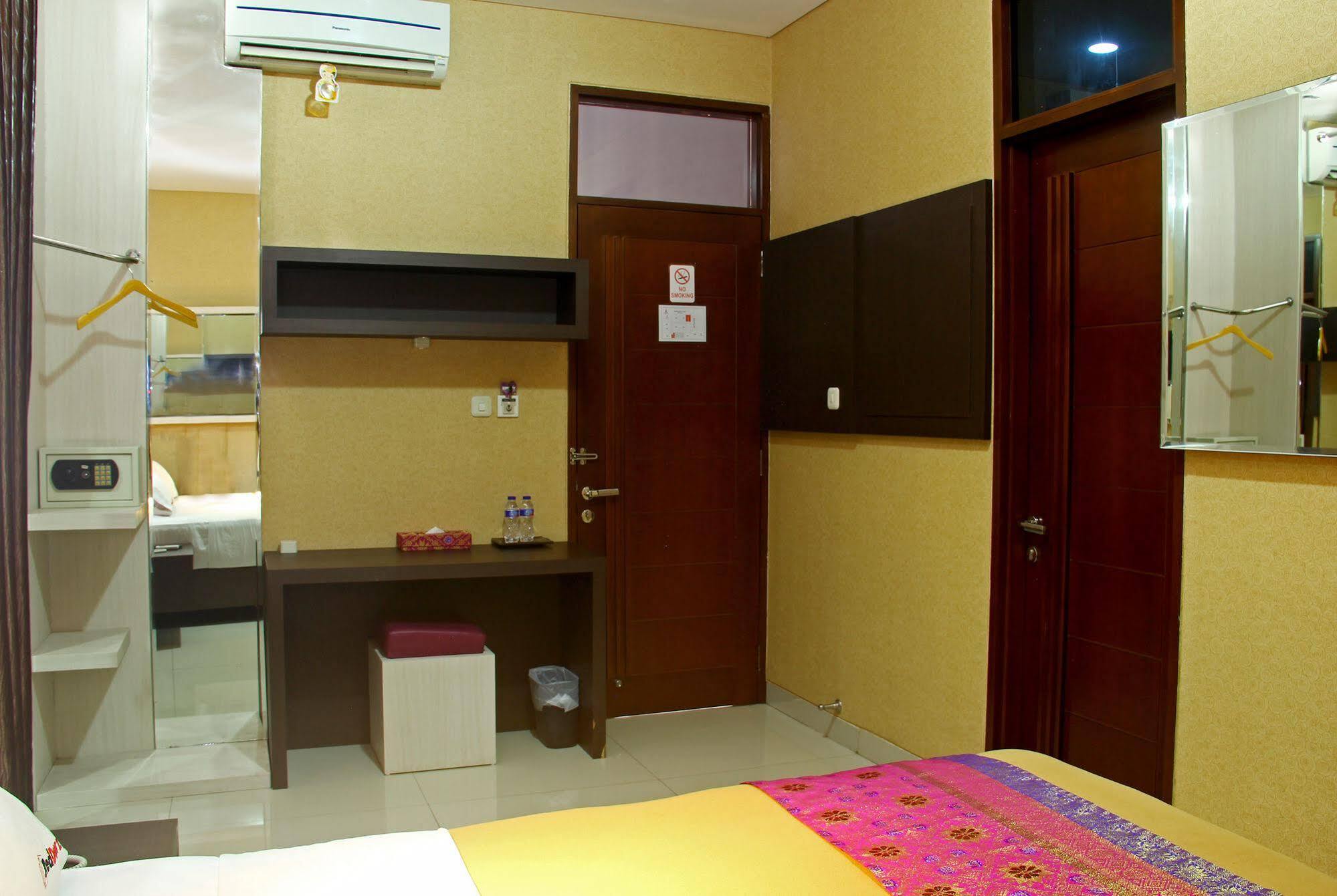 Reddoorz Plus @ Natuna Bandung Exteriör bild