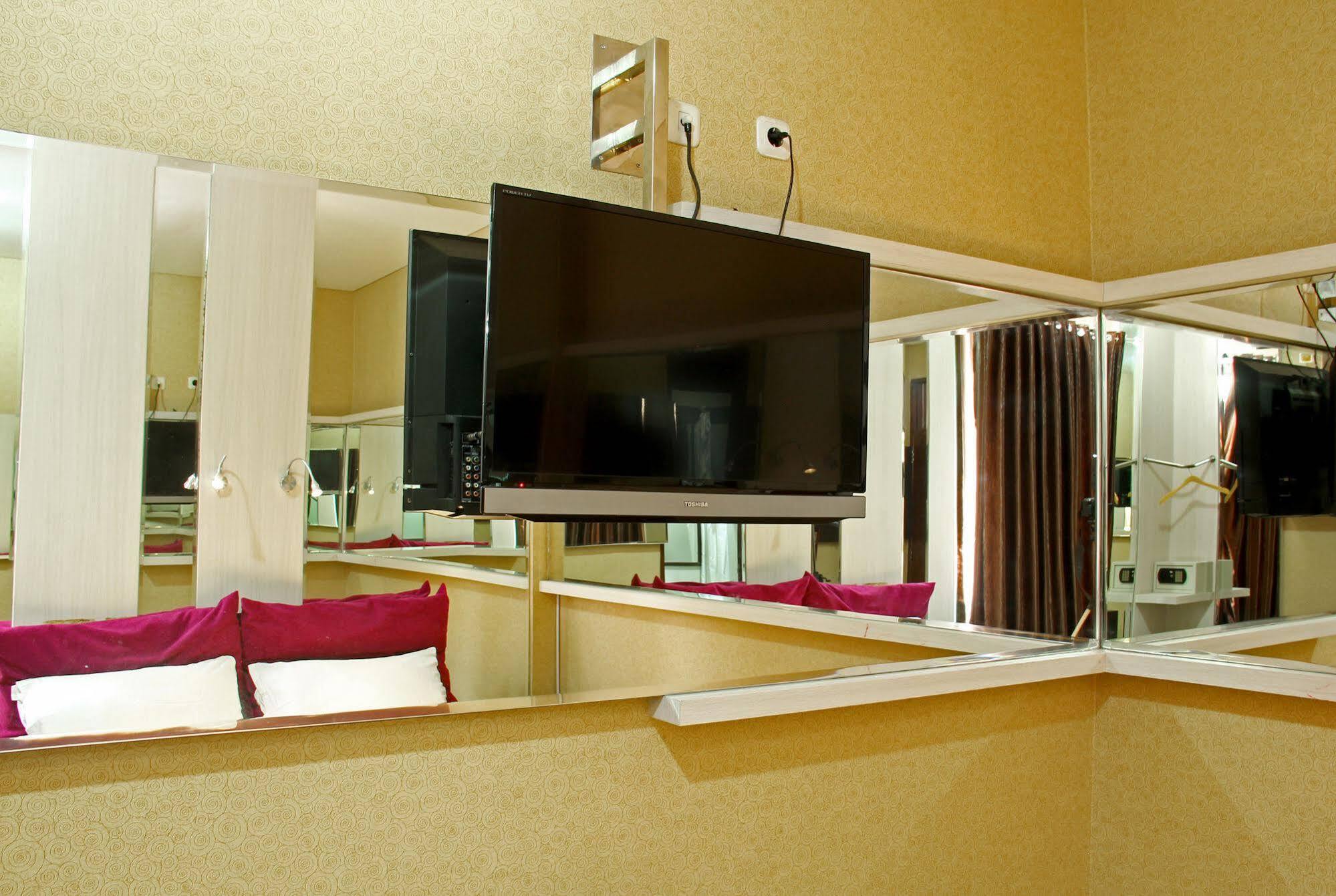 Reddoorz Plus @ Natuna Bandung Exteriör bild