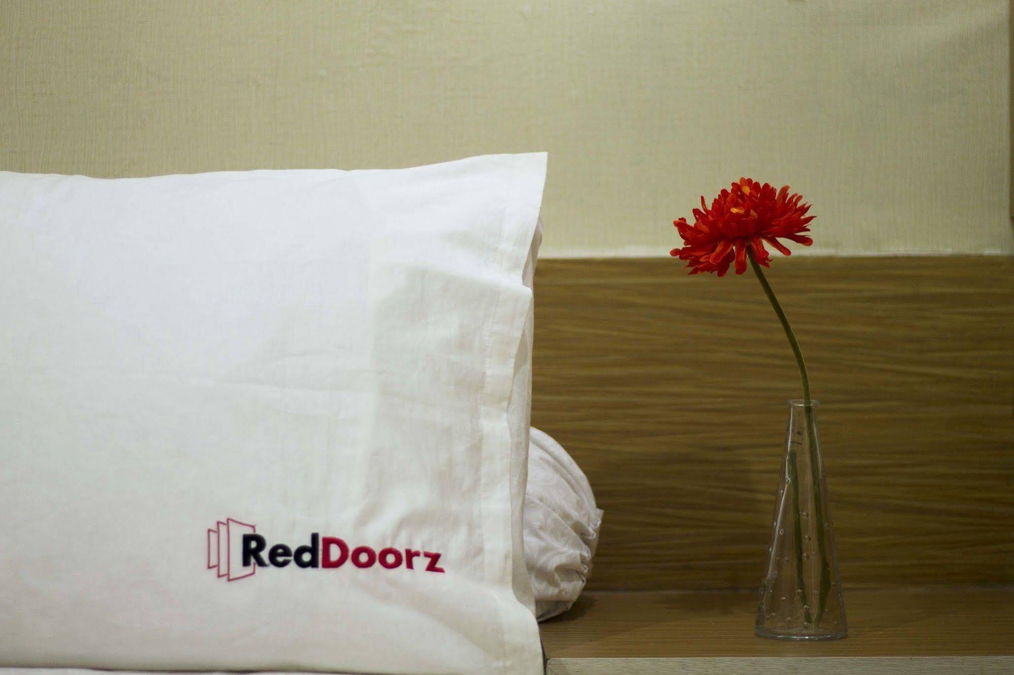 Reddoorz Plus @ Natuna Bandung Exteriör bild